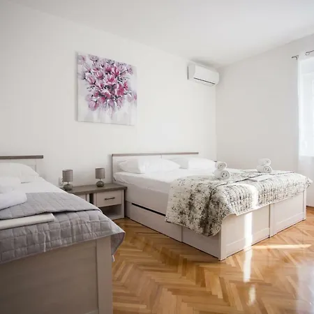 Leona Apartmán *